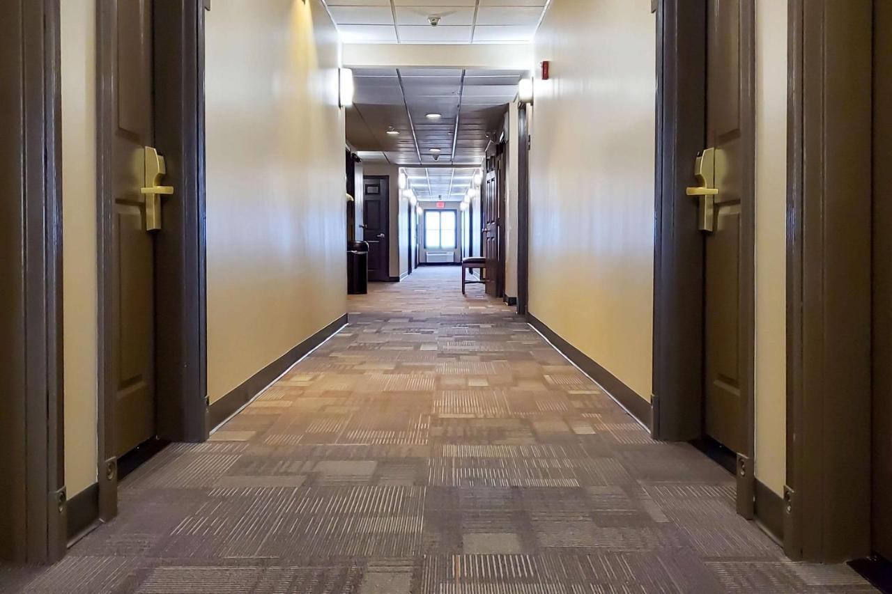 Comfort & Phoenix Sky Harbor Airport Hotel