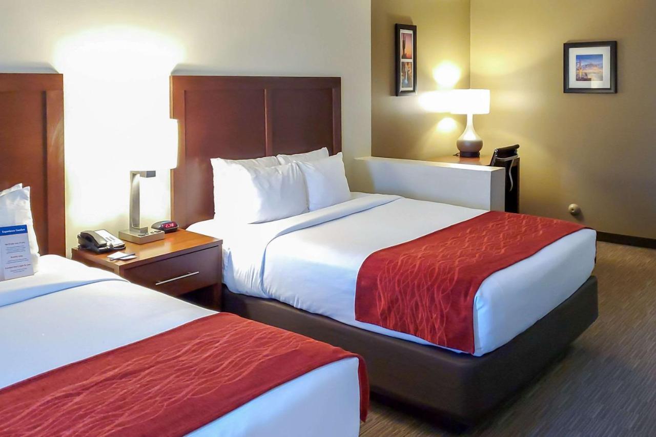 Comfort & Phoenix Sky Harbor Airport Hotel