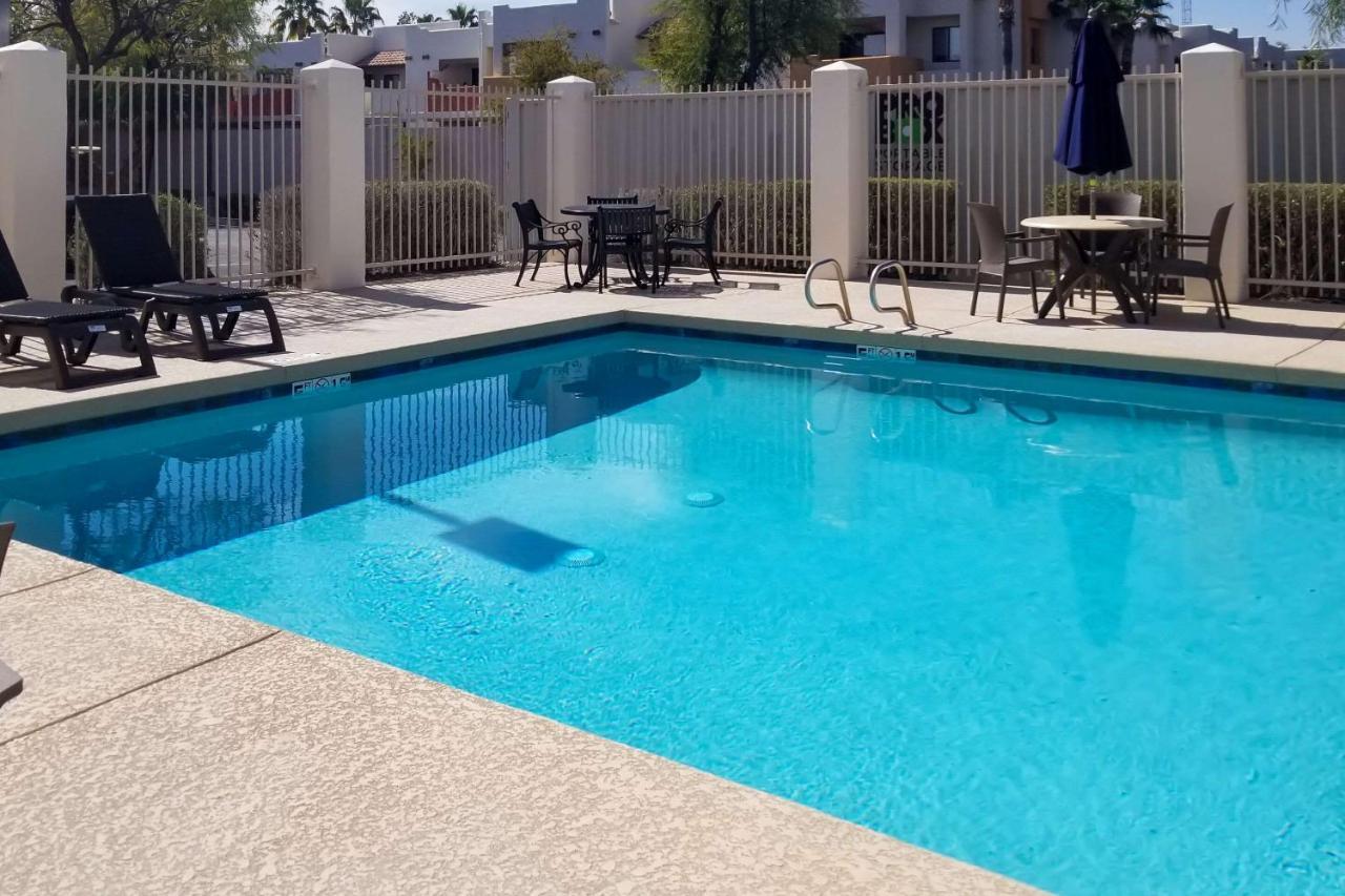Comfort & Phoenix Sky Harbor Airport Hotel Tempe