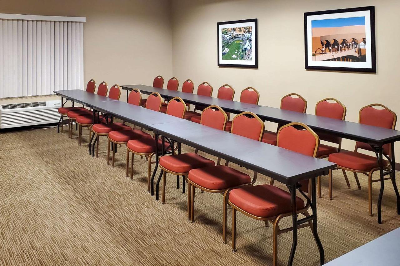 Comfort & Phoenix Sky Harbor Airport 3*