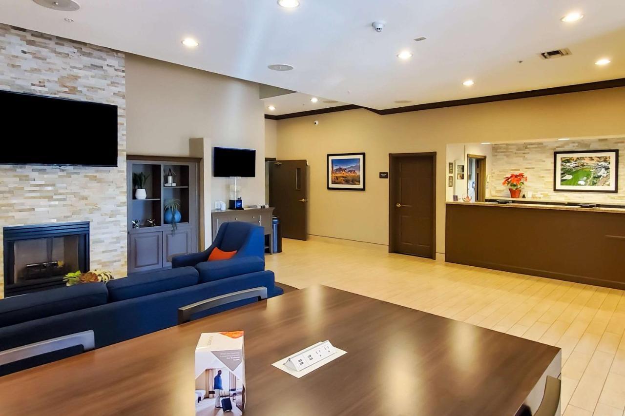 Comfort & Phoenix Sky Harbor Airport Hotel Tempe